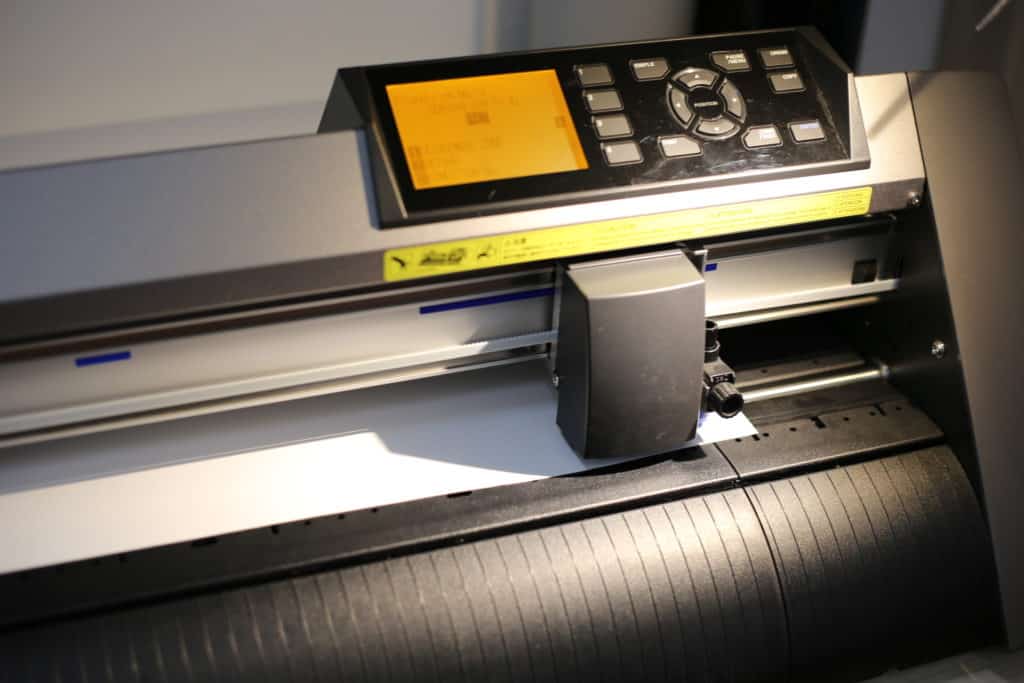 plotter de découpe, découpe vinyle, découpe numérique, vitrophanie, pochoirs, signalétique, grand format, découpe numérique, marseille, déco vitrine