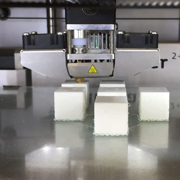 Impression 3d, cubes de fêta réalistes, agence La Major. Solution sur mesure, production fablab, Make it Marseille