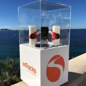 présentoir et socle sur mesure pour ontracks. Production plotter, laser à make it Marseille