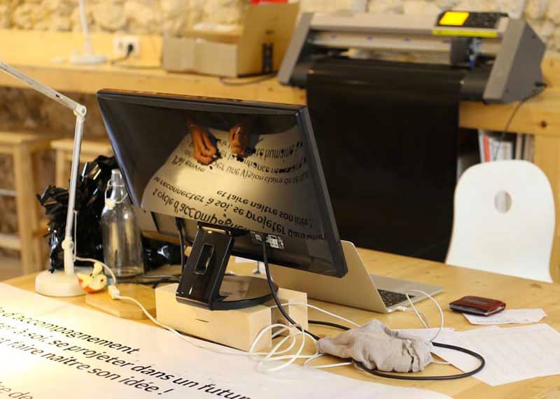 Plotter-de-découpe, formation, fablab, marseille, makerspace, commande numérique, signaletique
