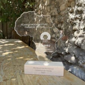 trophée événementiel, sur-mesure, personnalisé, petite série, pièce unique, durable, marseille, découpe et gravure laser, fablab, conception, fabrication